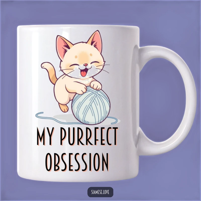 Funny Siamese Cat Yarn Pounce Mug: Delightful Gift for Playful Cat Lovers